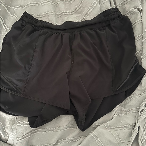 Lululemon Hotty Hot Shorts 4 in - Picture 1 of 4